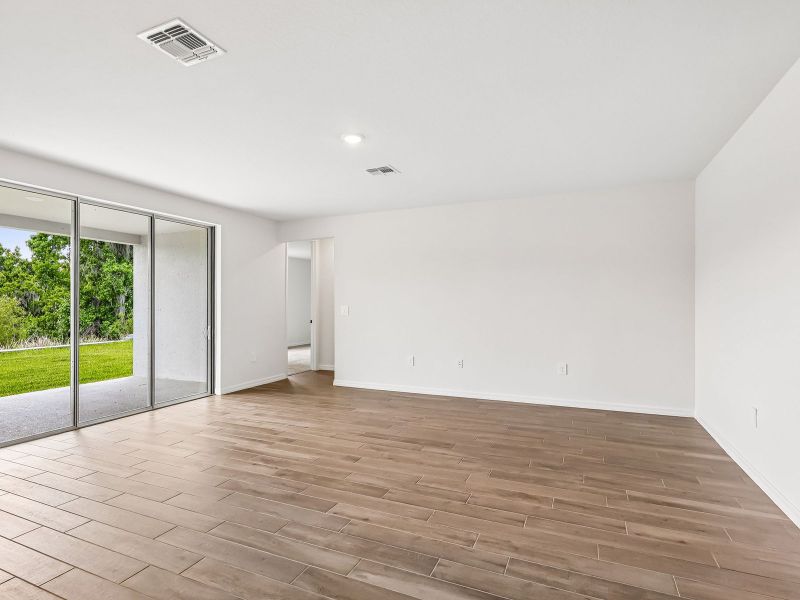 Spacious, unfurnished interior of a new home in The Grove at Stuart Crossing - Signature Series, Bartow (Image 13). Spacious, unfurnished interior of a new home in The Grove at Stuart Crossing - Signature Series, Bartow (Image 13).