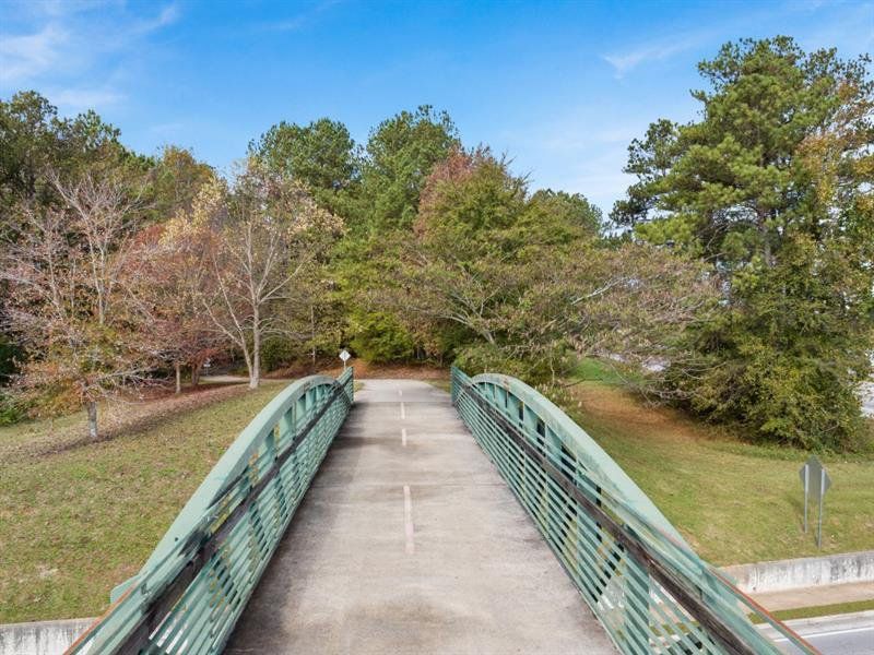 Natural landscape and outdoor views near Oakleigh Glen in Dallas (Image 29). Natural landscape and outdoor views near Oakleigh Glen in Dallas (Image 29).