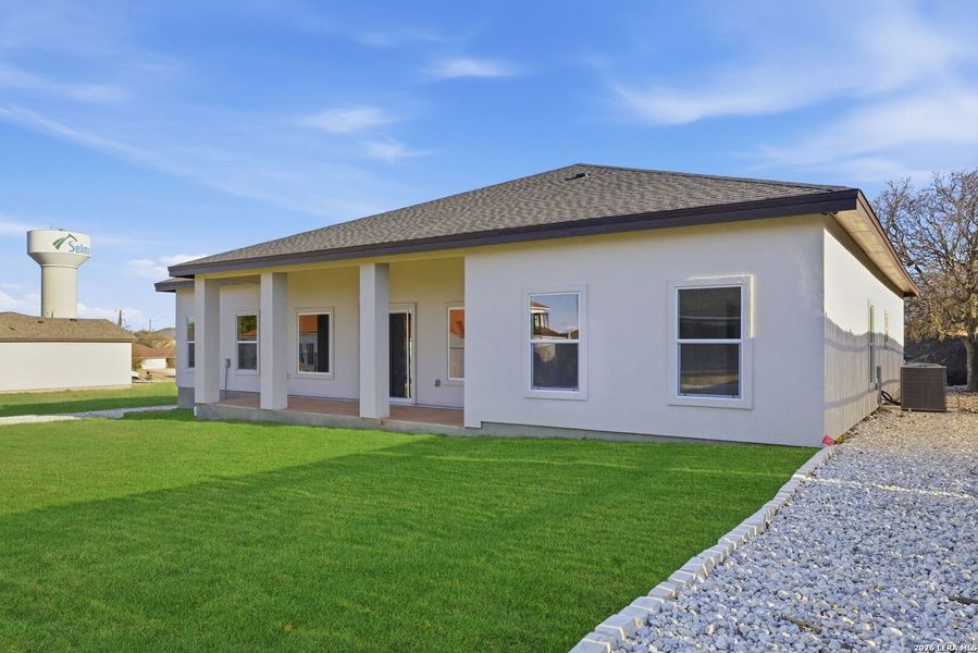 Exterior details and patio area of a home in , Selma (Image 33).