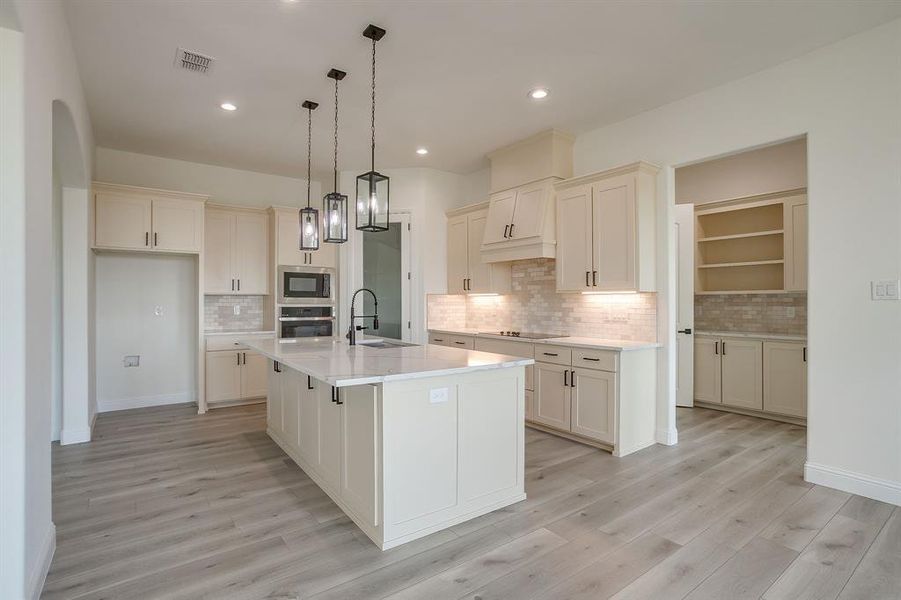 Furnished interior view inside a new home in , Grandview (Image 17).