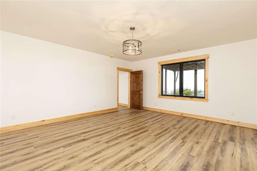 Spacious, unfurnished interior of a new home in , Jasper (Image 16).