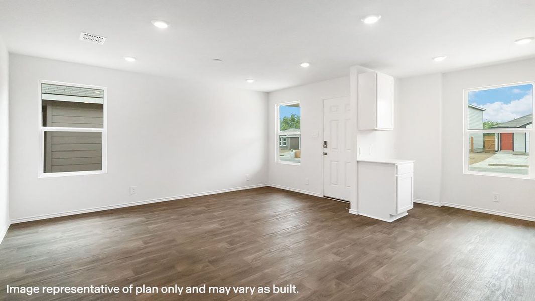 Representative unfurnished interior of a home built from the The Gabriel by D.R. Horton in Sonora, San Antonio (Image 16).
