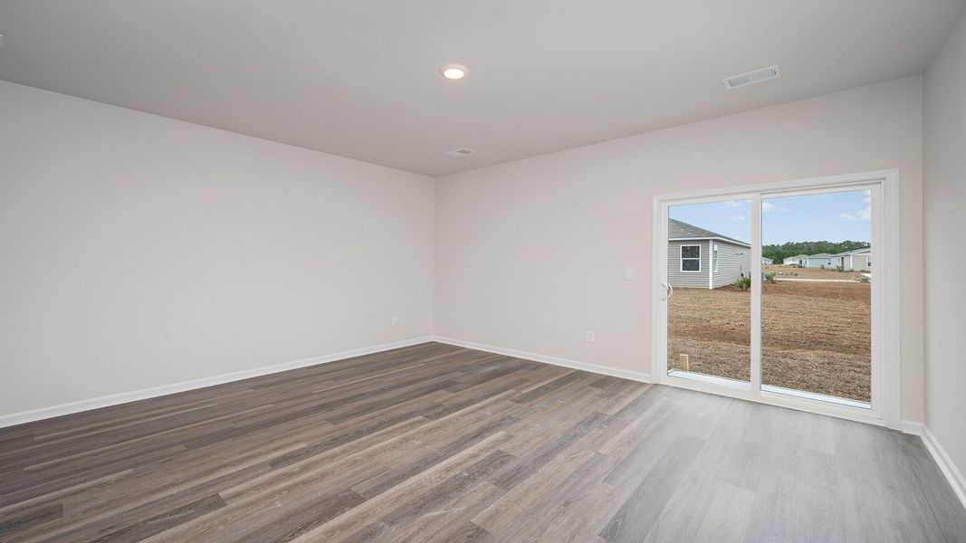 Spacious, unfurnished interior of a new home in Livingston Woods, Irmo (Image 9).