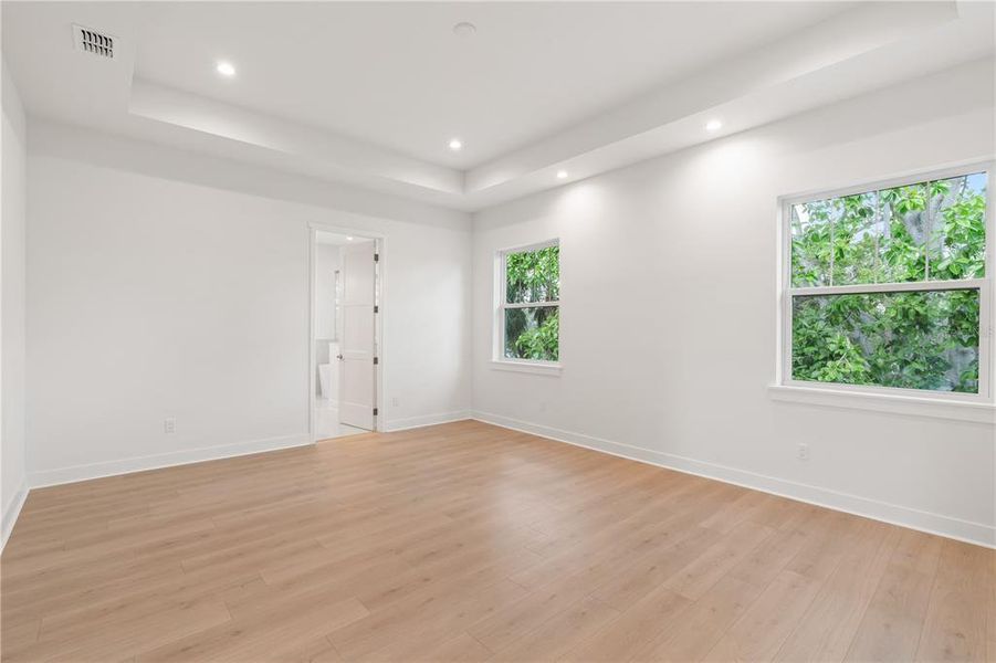 Spacious, unfurnished interior of a new home in , Tampa (Image 45).