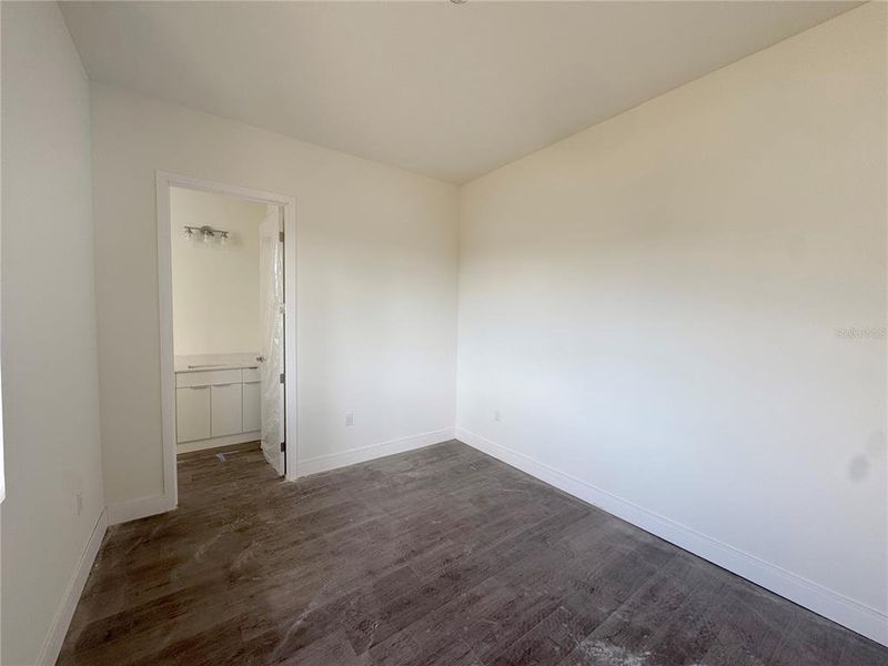 Spacious, unfurnished interior of a new home in , Port Charlotte (Image 4).