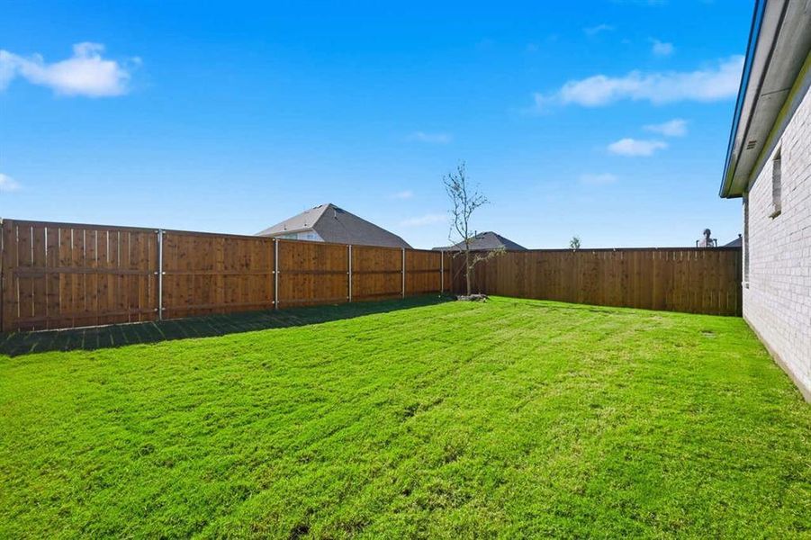 Exterior details and patio area of a home in Heritage Ranch, Sherman (Image 21).