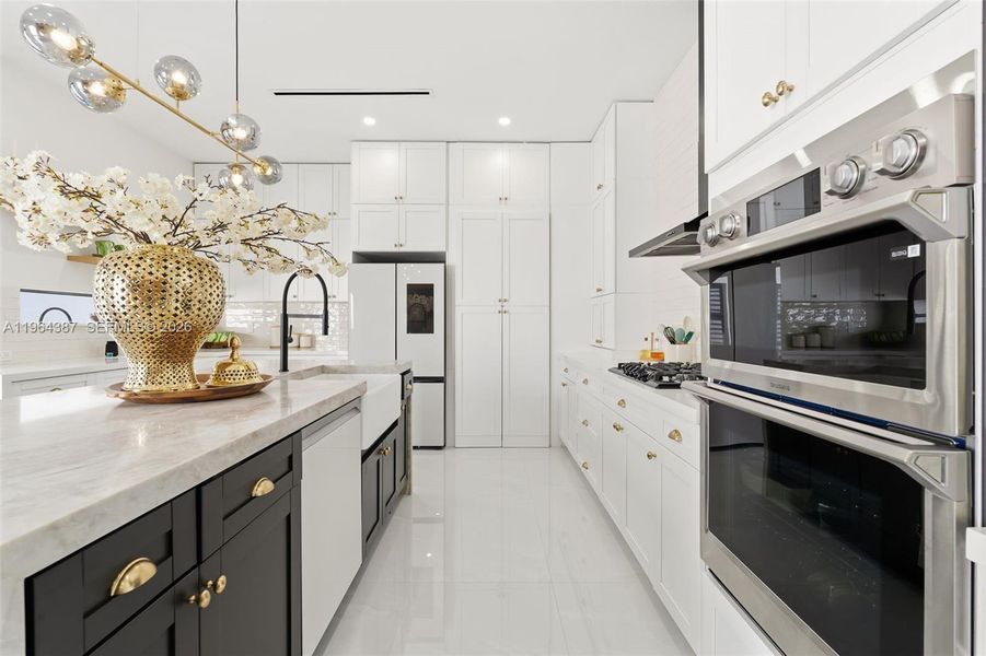 Furnished interior view inside a new home in , Clewiston (Image 12).