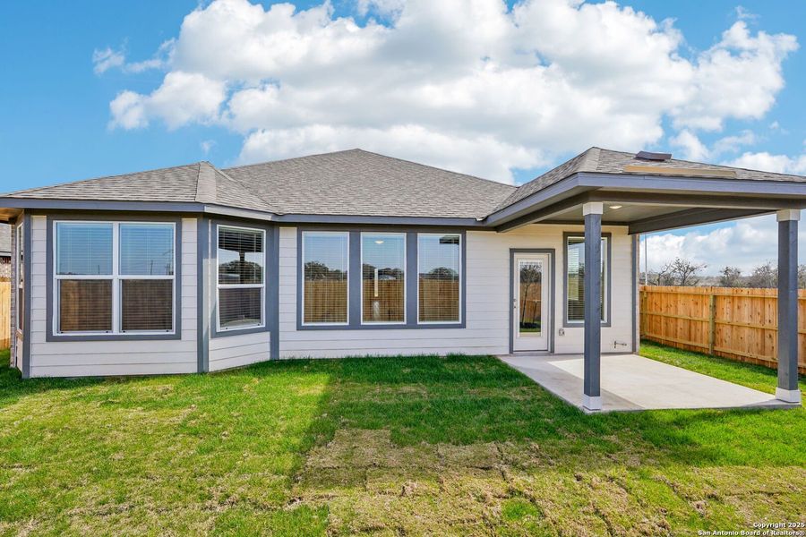 Exterior details and patio area of a home in Carmel Ranch, Schertz (Image 4).