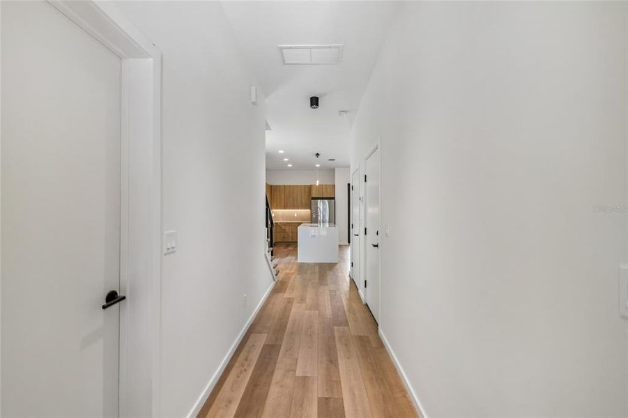 Spacious, unfurnished interior of a new home in , Tampa (Image 63).