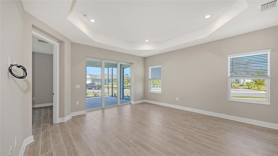Spacious, unfurnished interior of a new home in , Venice (Image 17).