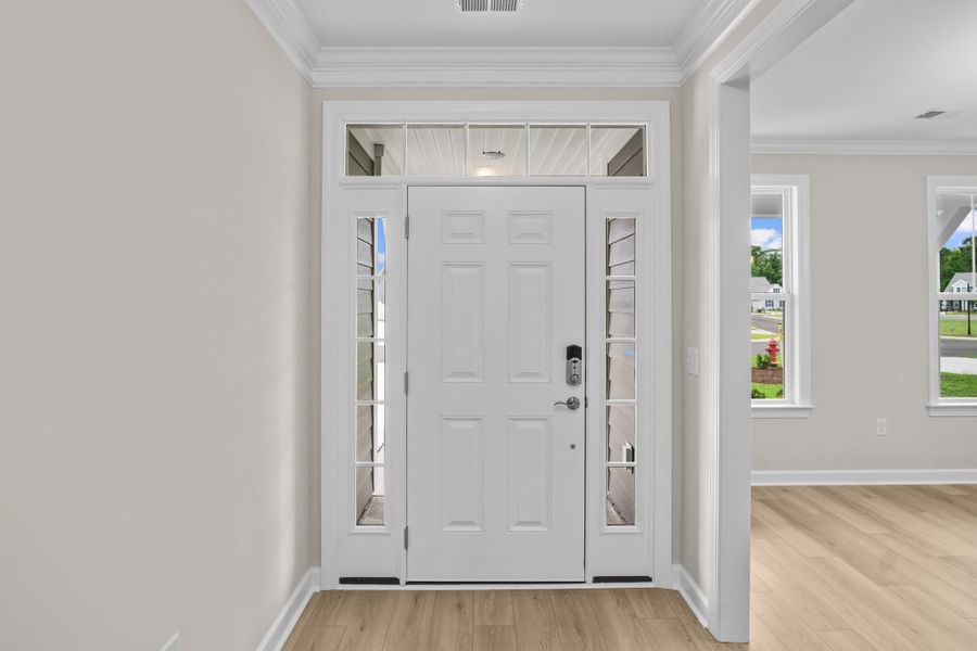 Spacious, unfurnished interior of a new home in Waterbridge, Myrtle Beach (Image 16).