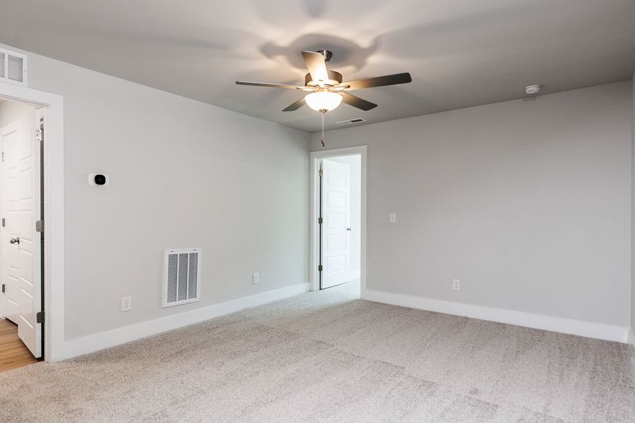 Spacious, unfurnished interior of a new home in Vaughan Farms, Angier (Image 15).