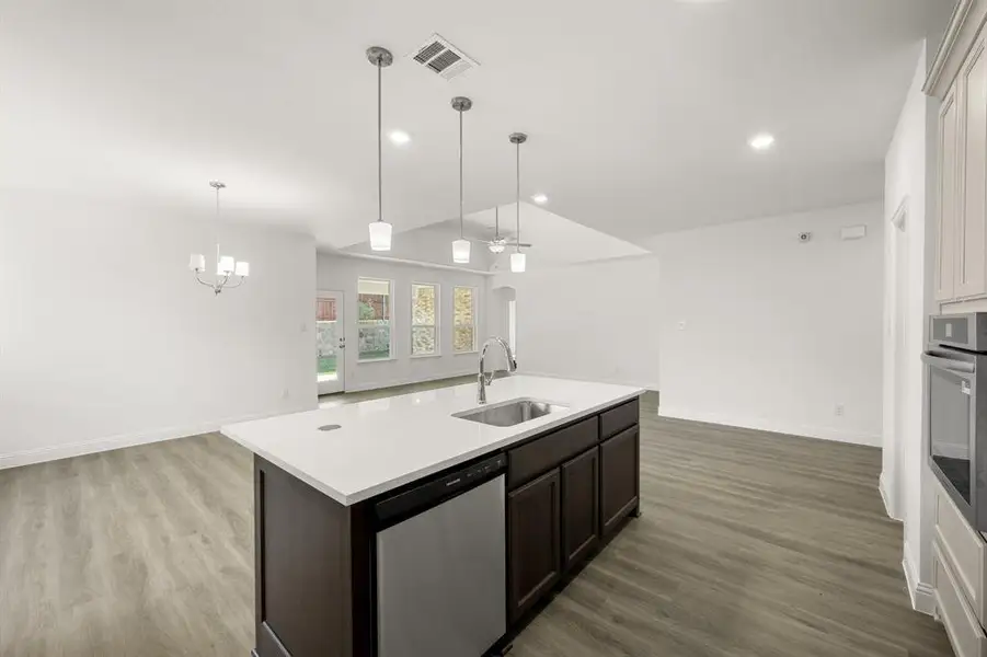 732 Brozgold- Kitchen-4