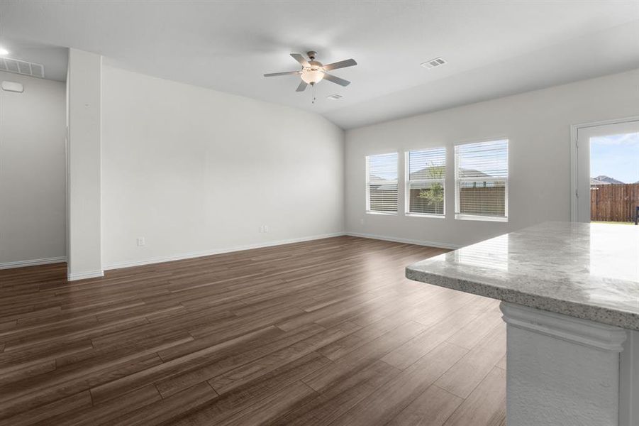 Spacious, unfurnished interior of a new home in Cibolo Hills, Fort Worth (Image 30). Spacious, unfurnished interior of a new home in Cibolo Hills, Fort Worth (Image 30).