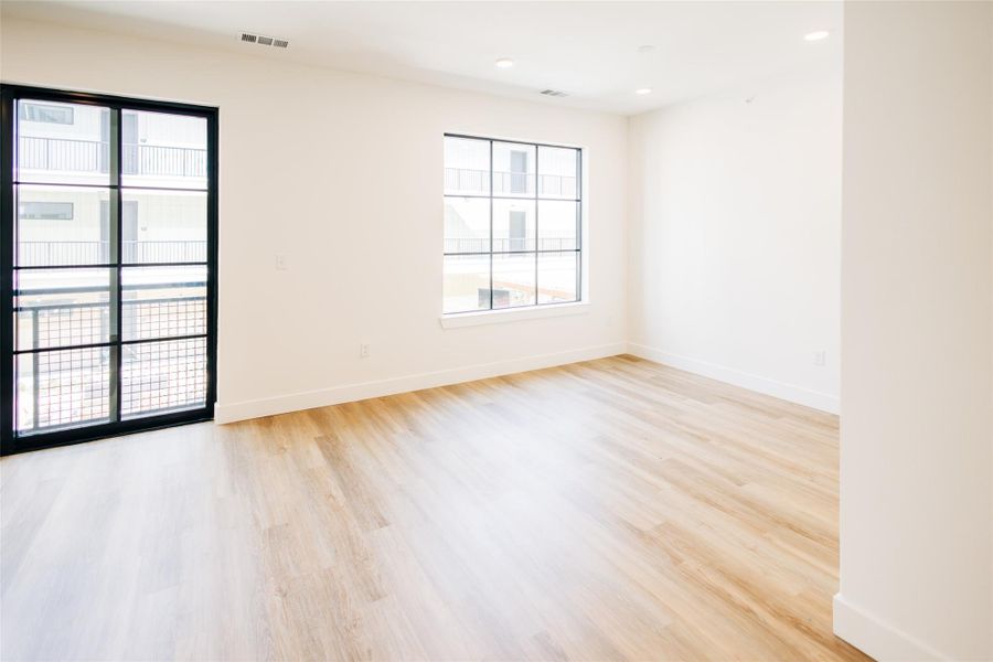 Spacious, unfurnished interior of a new home in Congress Lofts Saint Elmo, Austin (Image 5).