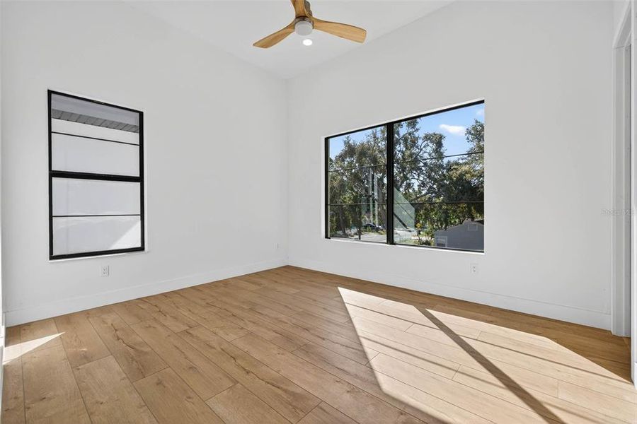 Spacious, unfurnished interior of a new home in , St. Petersburg (Image 19).