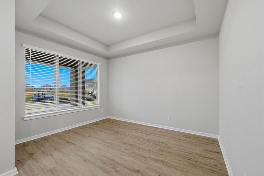 Spacious, unfurnished interior of a new home in Canterra Creek  60', Iowa Colony (Image 33).