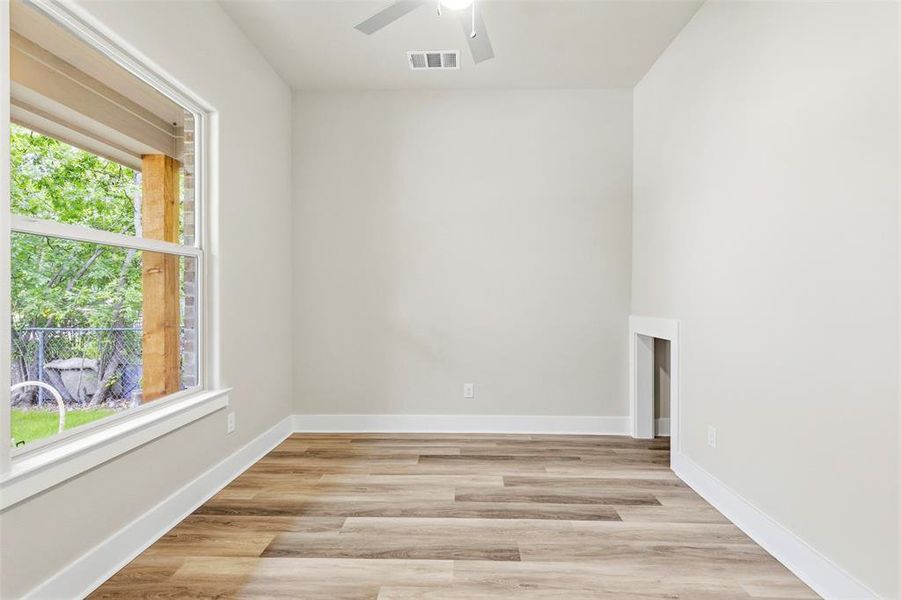 Spacious, unfurnished interior of a new home in , Sherman (Image 20).