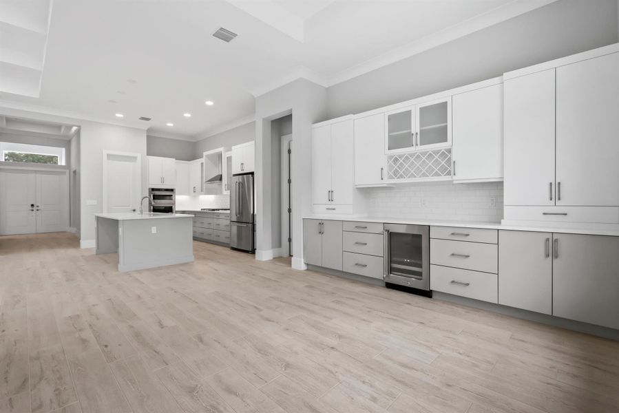 Spacious, unfurnished interior of a new home in , Vero Beach (Image 19).