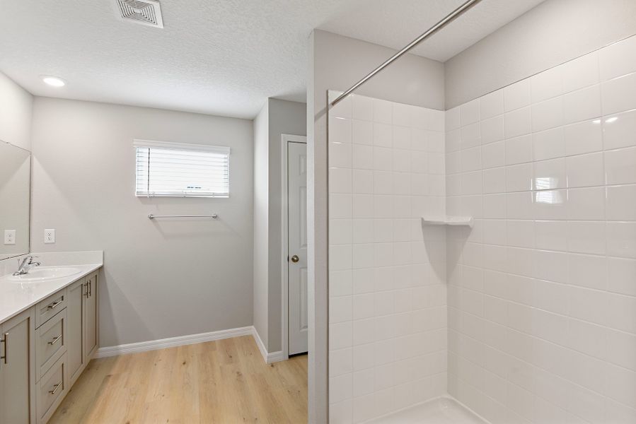 Furnished interior view inside a new home in Pasadena Ridge, Dade City (Image 10).