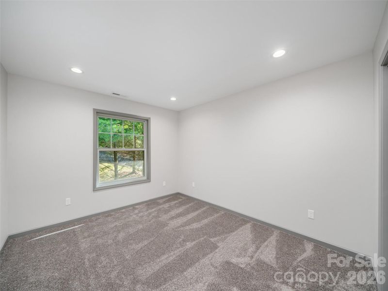 Spacious, unfurnished interior of a new home in , Burnsville (Image 26).