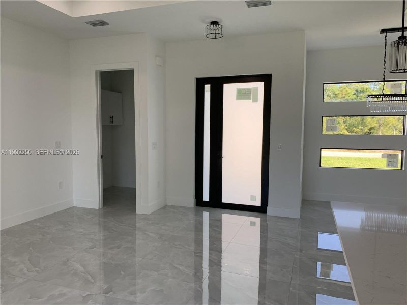Spacious, unfurnished interior of a new home in , Lehigh Acres (Image 19).