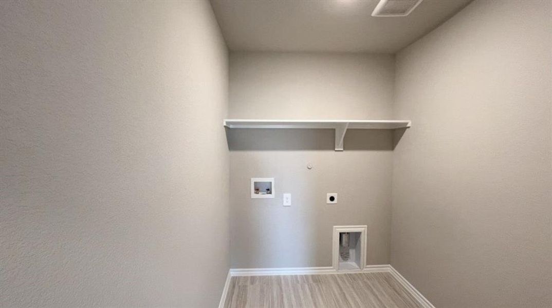 Spacious, unfurnished interior of a new home in Rosewood at Beltmill, Fort Worth (Image 15).