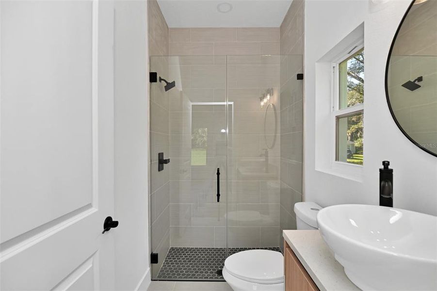 Furnished interior view inside a new home in , Dunnellon (Image 9).