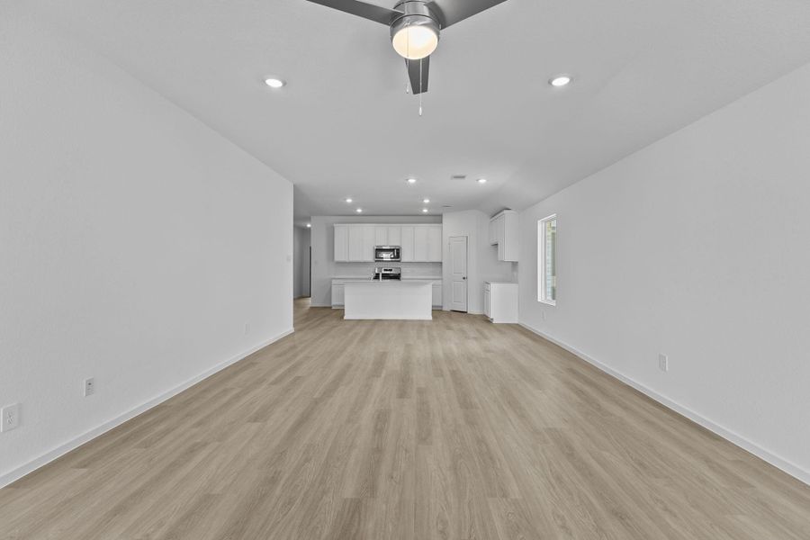 Spacious, unfurnished interior of a new home in Sunterra Lakes, Brookshire (Image 21). Spacious, unfurnished interior of a new home in Sunterra Lakes, Brookshire (Image 21).