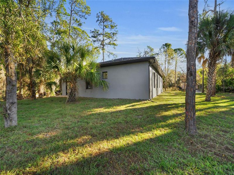 Exterior details and patio area of a home in , North Port (Image 19).