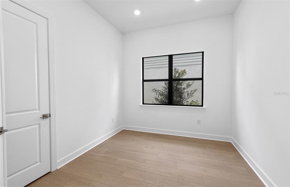 Spacious, unfurnished interior of a new home in Lakespur Wellen Park, Venice (Image 23).