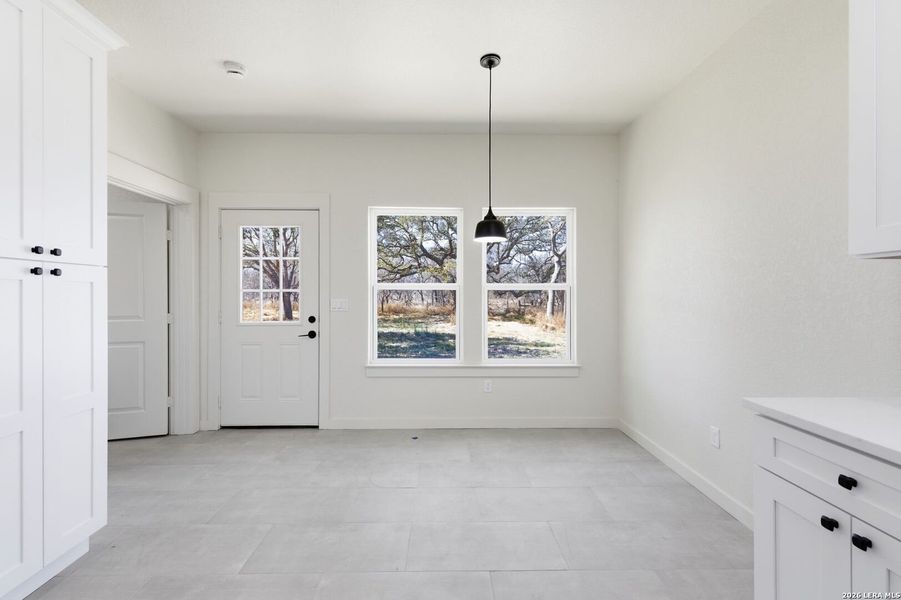 Spacious, unfurnished interior of a new home in , Floresville (Image 21).