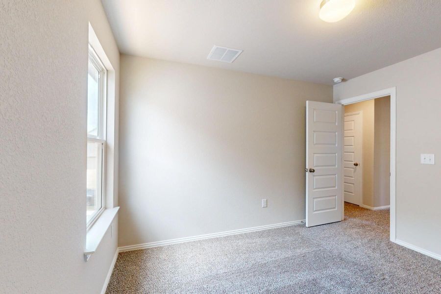 Spacious, unfurnished interior of a new home in Cascades at Onion Creek, Austin (Image 17).