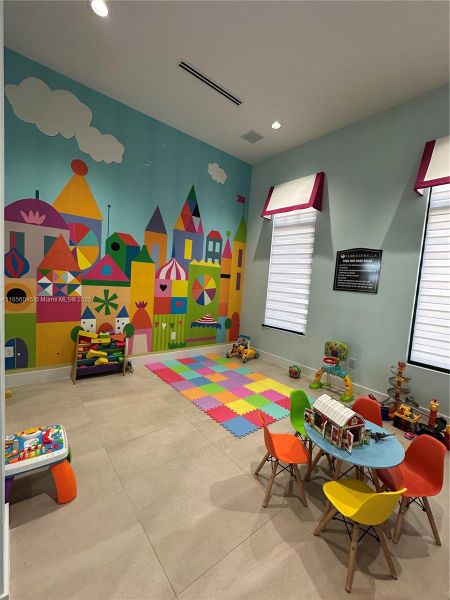 Furnished interior view inside a new home in , Miramar (Image 35).