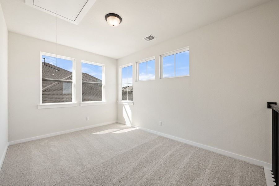 Spacious, unfurnished interior of a new home in Lariat, Liberty Hill (Image 39).