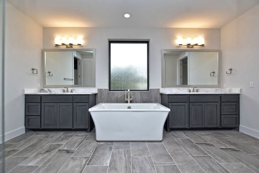 Representative furnished interior of a home built from the Avalon by Giddens Homes in Scofield Farms Estates, Georgetown (Image 10).
