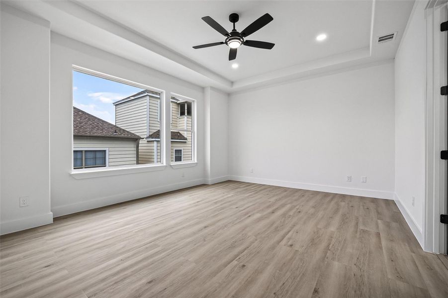 Spacious, unfurnished interior of a new home in , Houston (Image 25).