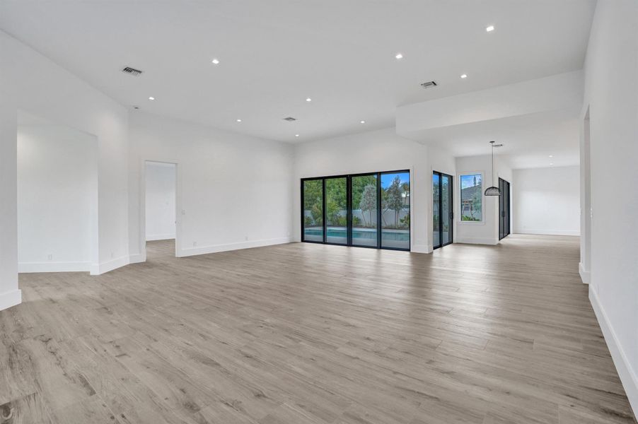 Spacious, unfurnished interior of a new home in , Lighthouse Point (Image 19).