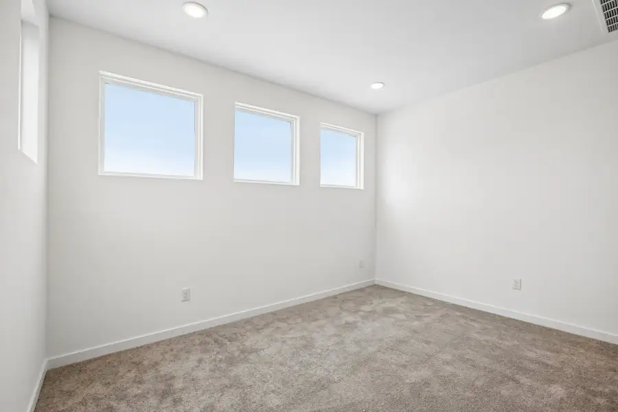 Spacious, unfurnished interior of a new home in Parkton Square, Kyle (Image 25).