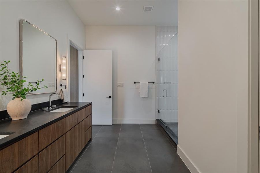 Furnished interior view inside a new home in , Dallas (Image 32).