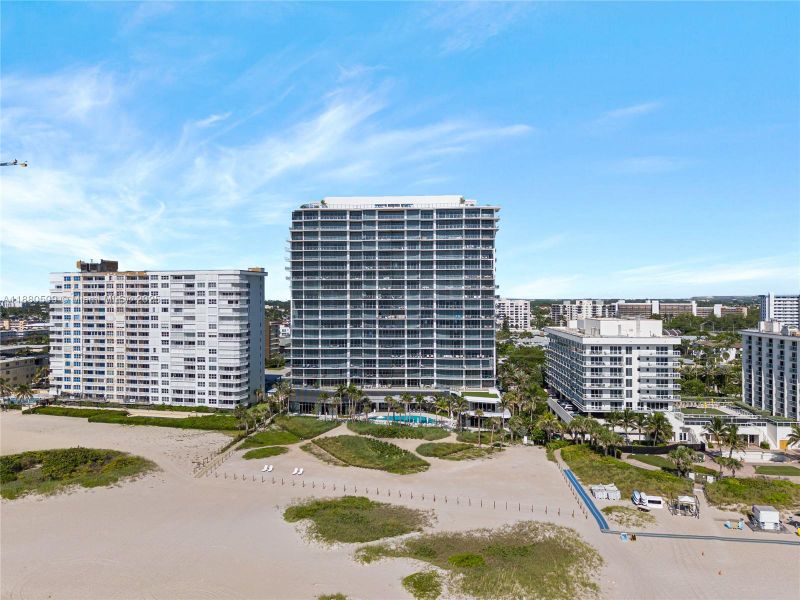 Condo located in Pompano Beach, FL showcasing its design and architecture (Image 46).