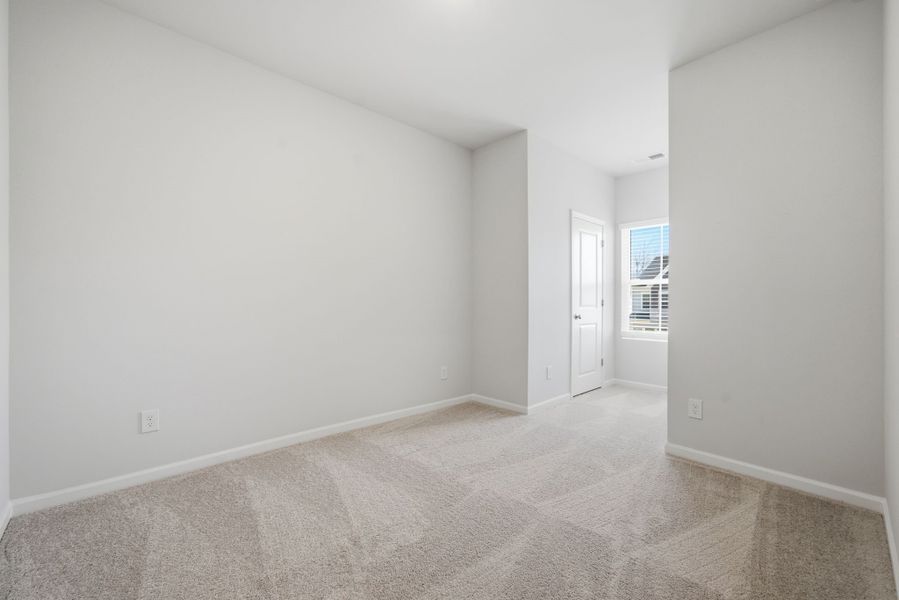 Spacious, unfurnished interior of a new home in Lakeview Village, Charlotte (Image 20).