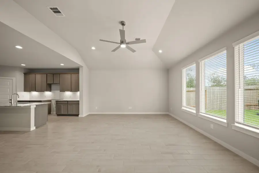 Spacious, unfurnished interior of a new home in Barton Creek Ranch, Conroe (Image 9). Spacious, unfurnished interior of a new home in Barton Creek Ranch, Conroe (Image 9).