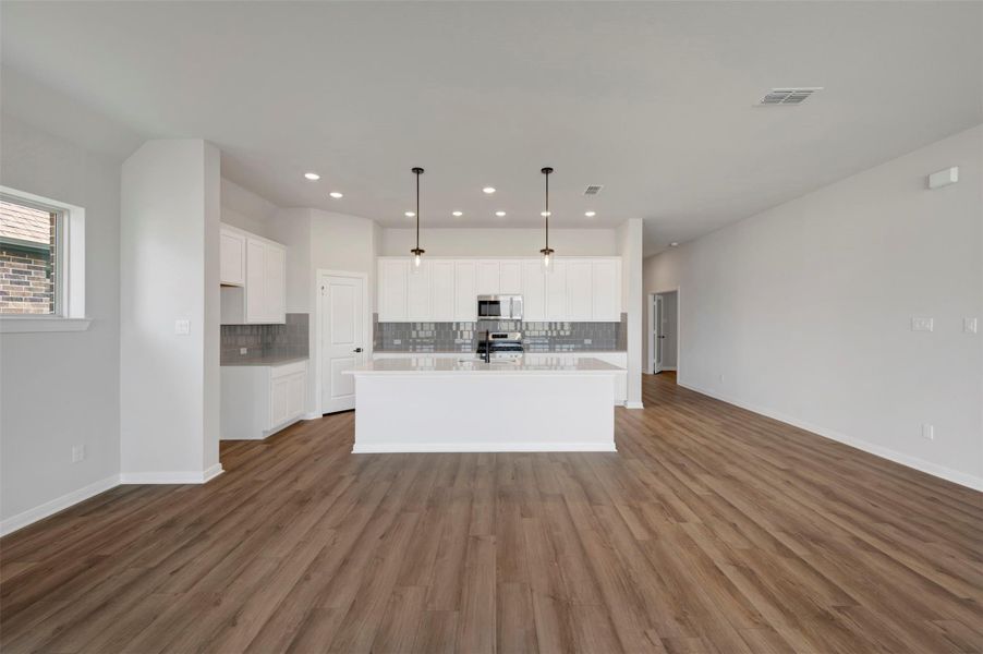 Spacious, unfurnished interior of a new home in Beacon Point at Lago Mar 50’ Homesites, Texas City (Image 24).