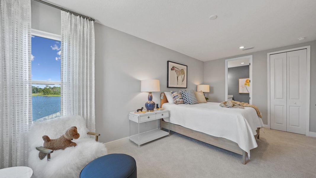 Representative furnished interior of a home built from the Sea Mist by Neal Communities in Vistera of Venice, Venice (Image 27).