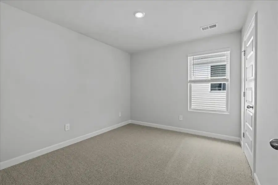 Spacious, unfurnished interior of a new home in Creek Ridge - Heritage Collection, Spartanburg (Image 20).