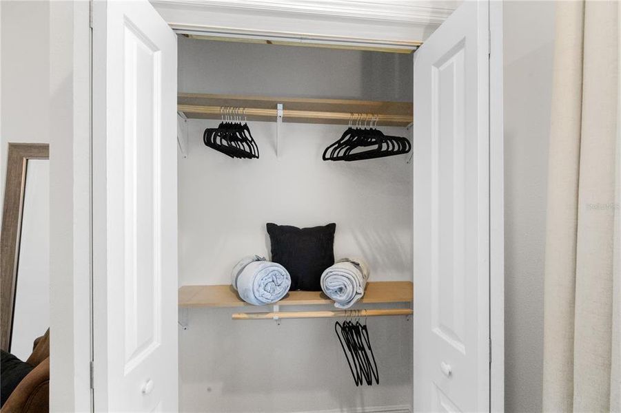 Close-up of interior finishes inside a home in , Tarpon Springs (Image 23).