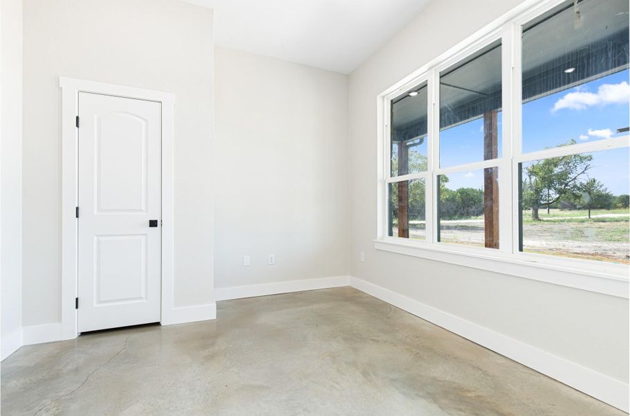 Spacious, unfurnished interior of a new home in , Gatesville (Image 12).