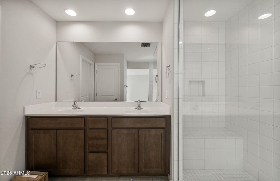 Owner's Bathroom Owner's Bathroom