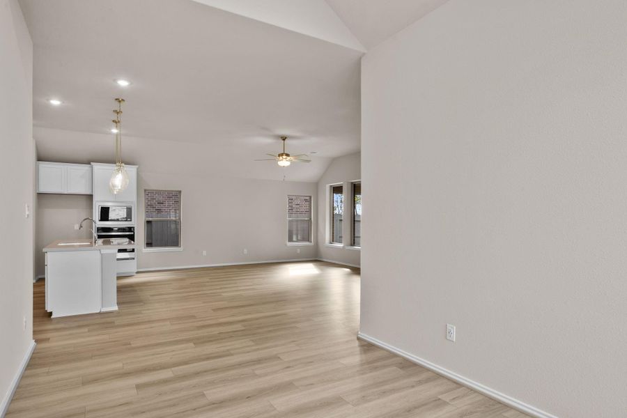 Spacious, unfurnished interior of a new home in Pomona 50' & 55', Manvel (Image 20).